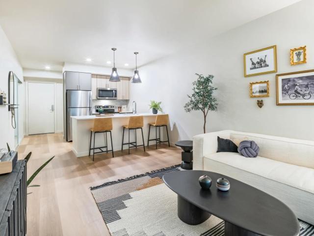 1 BR, 1 BA Apartment 10631 8th Avenue Northeast Unit 484, Seattle, WA 98125