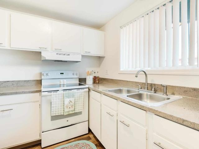 1 BR, 1 BA Apartment 10728 Northeast Halsey Street Unit D32, Portland, OR 97220