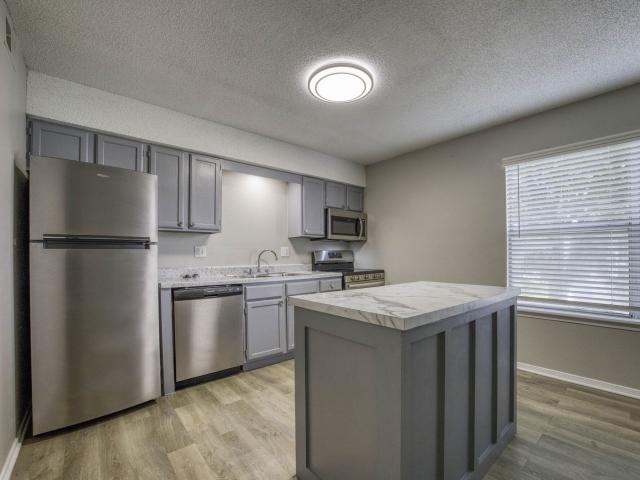 1 BR, 1 BA Apartment 1102 NE Independence Ave Unit 714, Lees Summit, MO 64086