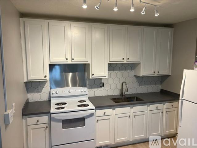 1 BR, 1 BA Apartment 110 1 2 E 10th Street, Unit Apt 3 2nd floor, Anderson, IN 46016