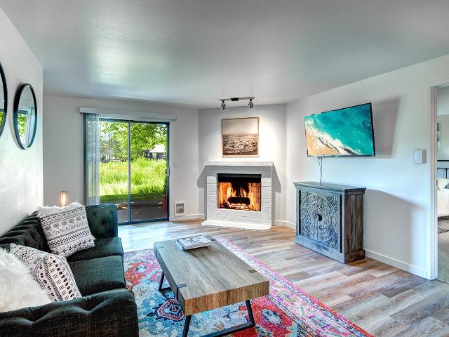 1 BR, 1 BA Apartment 11400 Northeast 132nd Street Unit F 105, Kirkland, WA 98034