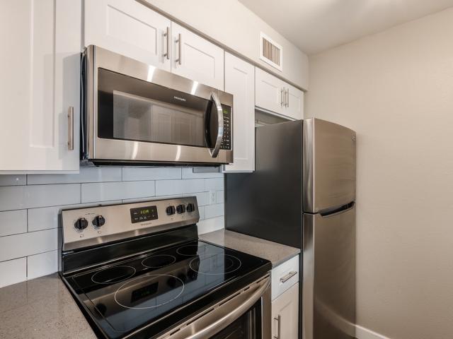 1 BR, 1 BA Apartment 11459 North 28th Drive Unit 2004, Phoenix, AZ 85029