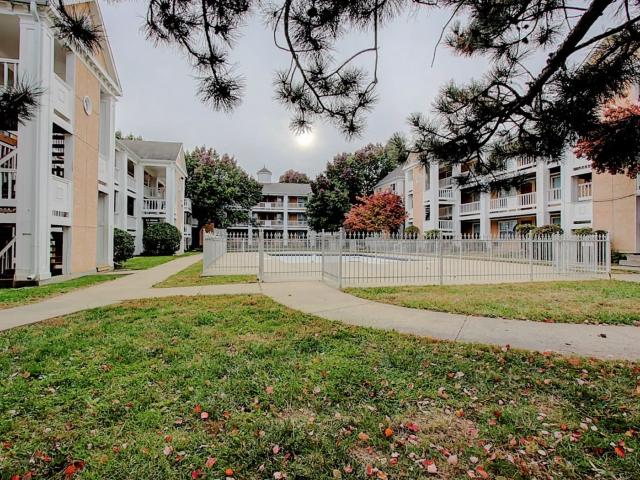 1 BR, 1 BA Apartment 11540 Holiday Drive Unit 30 2004, Kansas City, MO 64134