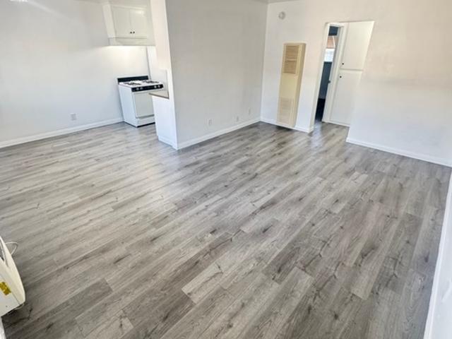 1 BR, 1 BA Apartment 1160 East Alosta Avenue, Unit 03, Azusa, CA 91702