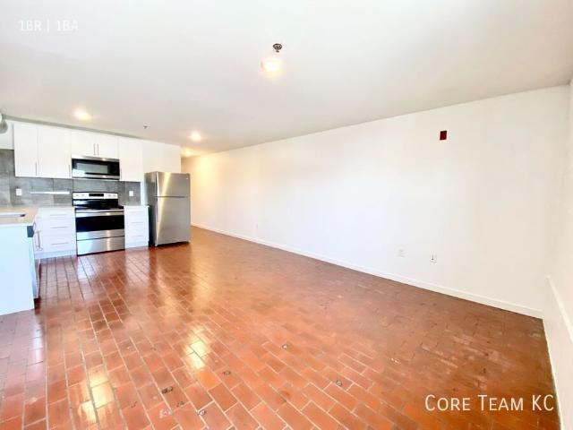 1 BR, 1 BA Apartment 1180 E. 30th St Kansas City, MO 64109
