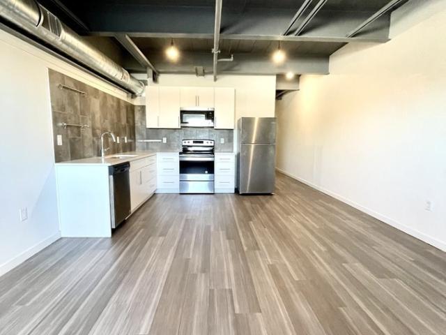 1 BR, 1 BA Apartment 1180 E. 30th St Kansas City, MO 64109