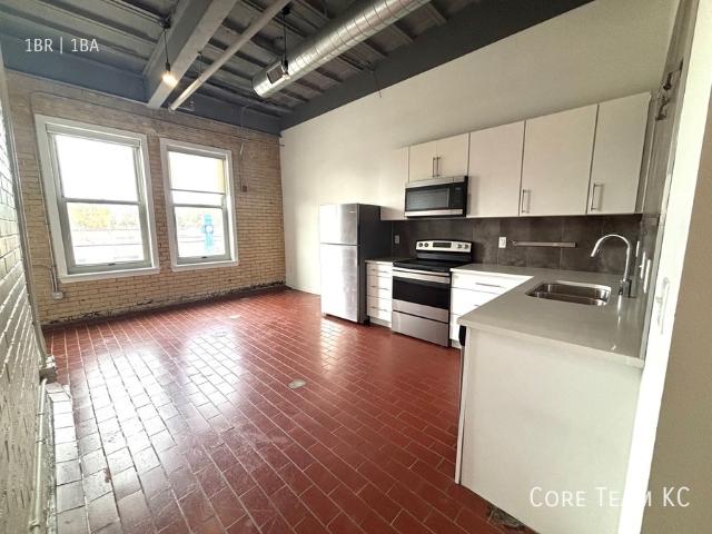 1 BR, 1 BA Apartment 1180 E. 30th St Kansas City, MO 64109