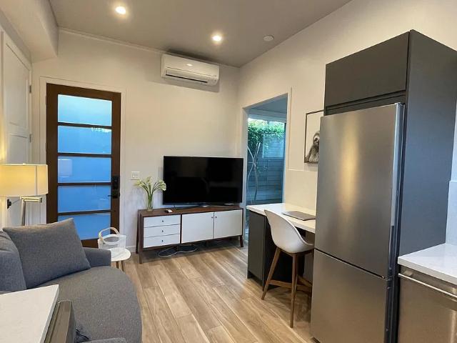 1 BR, 1 BA Apartment 11827 Tennessee Ave Los Angeles, CA 90064