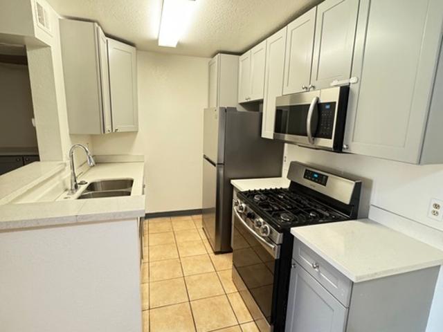 1 BR, 1 BA Apartment 11821 Foothill Blvd, Unit 88, Los Angeles, CA 91342