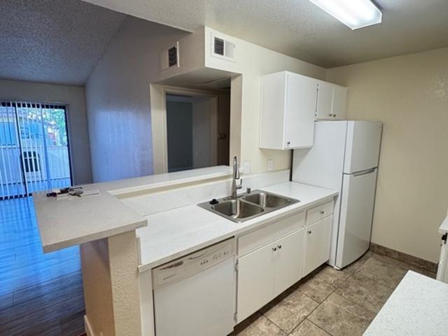1 BR, 1 BA Apartment 11821 Foothill Blvd, Unit 88, Los Angeles, CA 91342