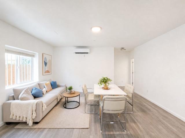 1 BR, 1 BA Apartment 1202 West 36th Place Unit 4 1 Private Bathroom, Los Angeles, CA 90007