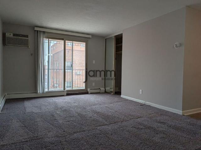 1 BR, 1 BA Apartment 12050 Lake Avenue, Lakewood, OH 44107