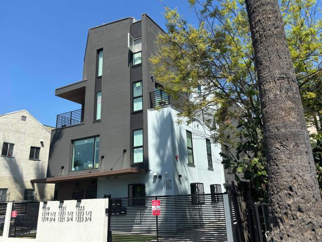 1 BR, 1 BA Apartment 1219, 1221, 1223 W 36th Street Unit 1221 W 36th St 401 Private Bathroom, Los Angeles, CA 90007
