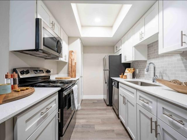 1 BR, 1 BA Apartment 12211 N Paradise Village Pkwy W Unit 264, Phoenix, AZ 85032