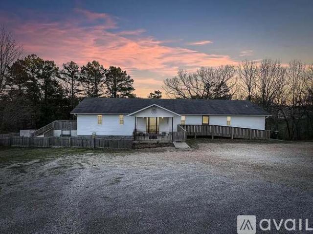 1 BR, 1 BA Apartment 122 Frontage Road, Unit 2, Eureka Springs, AR 72632