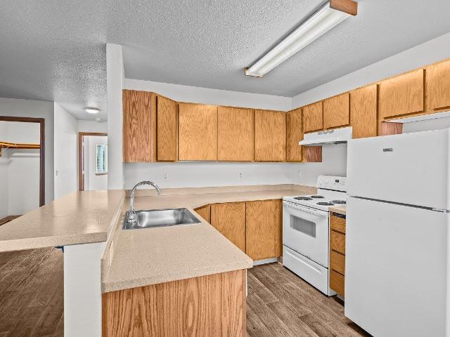 1 BR, 1 BA Apartment 12330 SE Bush St Unit 06, Portland, OR 97236