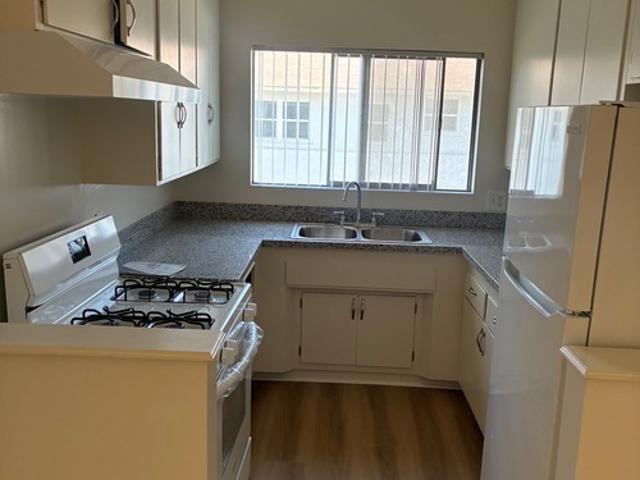 1 BR, 1 BA Apartment 12345 Magnolia Boulevard, Unit 21, Los Angeles, CA 91607