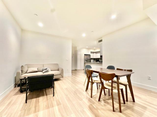 1 BR, 1 BA Apartment 1265 Barry Ave Unit PH6 4 Shared Bathroom, Los Angeles, CA 90025