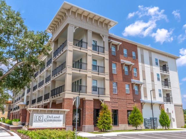 1 BR, 1 BA Apartment 129 E Voorhis Avenue Unit 02 328, Deland, FL 32724