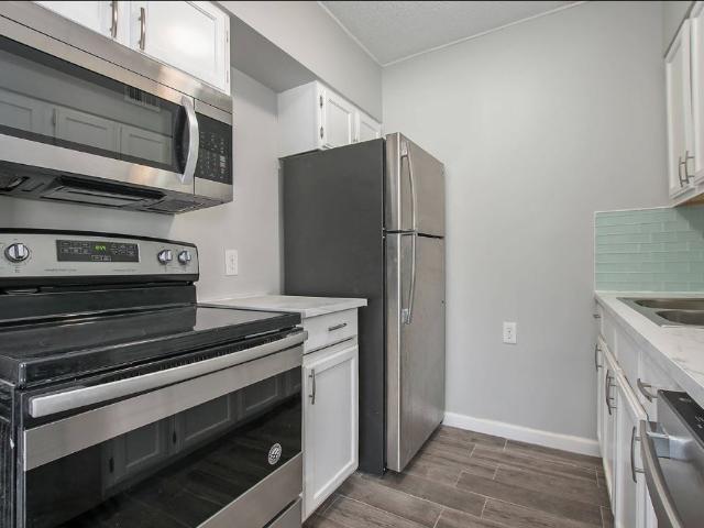 1 BR, 1 BA Apartment 1301 Brush Creek Blvd Unit 1301 3D, Kansas City, MO 64110
