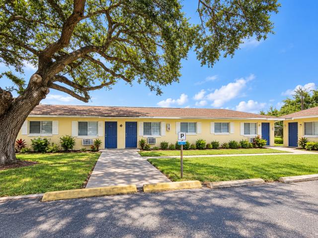 1 BR, 1 BA Apartment 1308 36th Avenue West, Bradenton, FL 34205