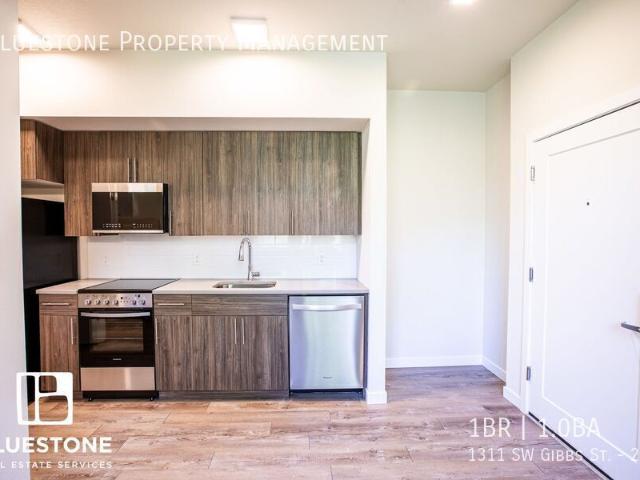 1 BR, 1 BA Apartment 1311 SW Gibbs St Portland, OR 97239