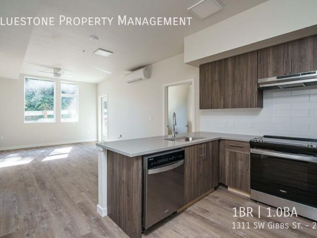 1 BR, 1 BA Apartment 1311 SW Gibbs St Portland, OR 97239
