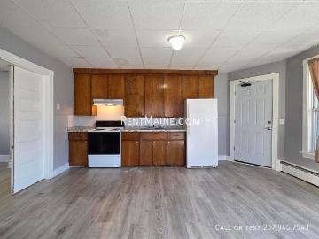1 BR, 1 BA Apartment 131 College Ave. Apt Waterville, ME 04901