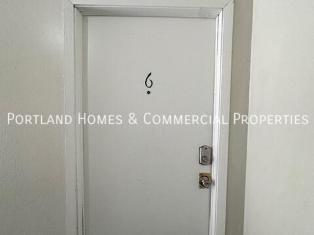 1 BR, 1 BA Apartment 13335 SE Powell Blvd 06, Portland, OR 97236