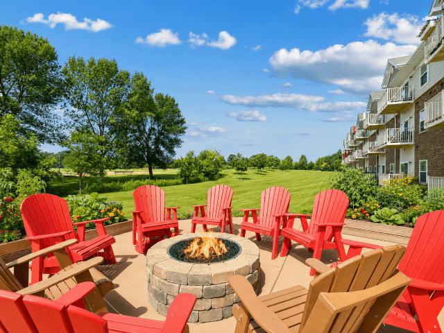 1 BR, 1 BA Apartment 1351 Lake Drive West Unit 211, Chaska, MN 55318