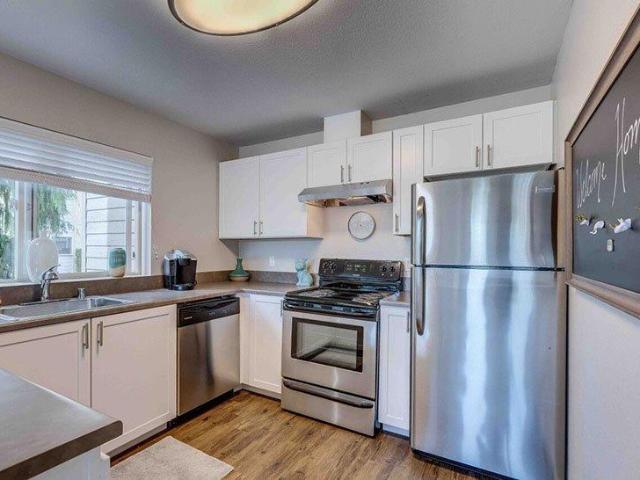 1 BR, 1 BA Apartment 13543 Greenwood Avenue North Unit 300, Seattle, WA 98133