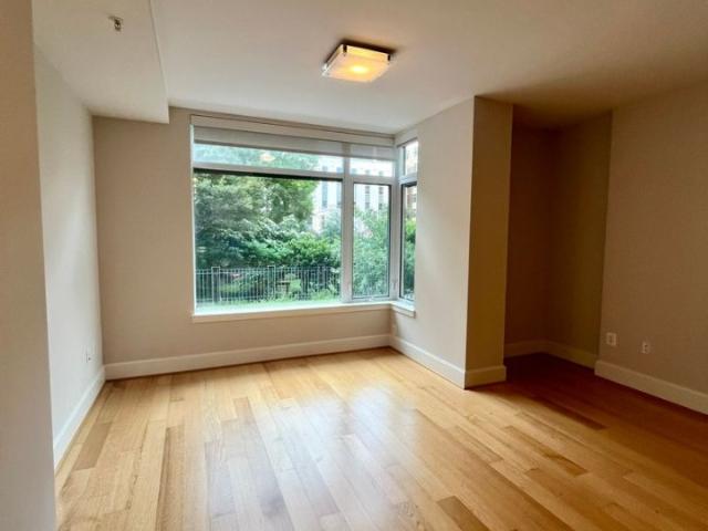 1 BR, 1 BA Apartment 1355 17th St NW Unit 923, Washington, DC 20036