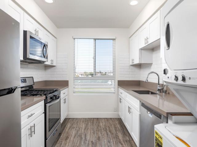 1 BR, 1 BA Apartment 13607 Cordary Avenue Unit 248, Hawthorne, CA 90250