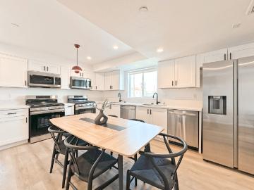 1 BR, 1 BA Apartment 1361 West 35th Street Unit 1363 1/2 W 35th St 201 Private Bathroom, Los Angeles, CA 90007