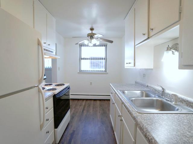 1 BR, 1 BA Apartment 1376 Conway avenue Unit 1376_017, Saint Paul, MN 55106