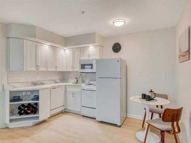 1 BR, 1 BA Apartment 1380 Piccard Dr Unit 203, Rockville, MD 20850