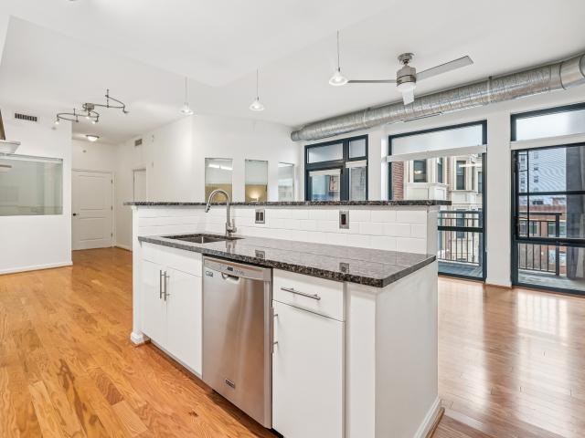 1 BR, 1 BA Apartment 1390 Kenyon St NW, Washington, DC 20010