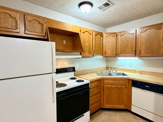 1 BR, 1 BA Apartment 139 Macey Avenue, Versailles, KY 40383