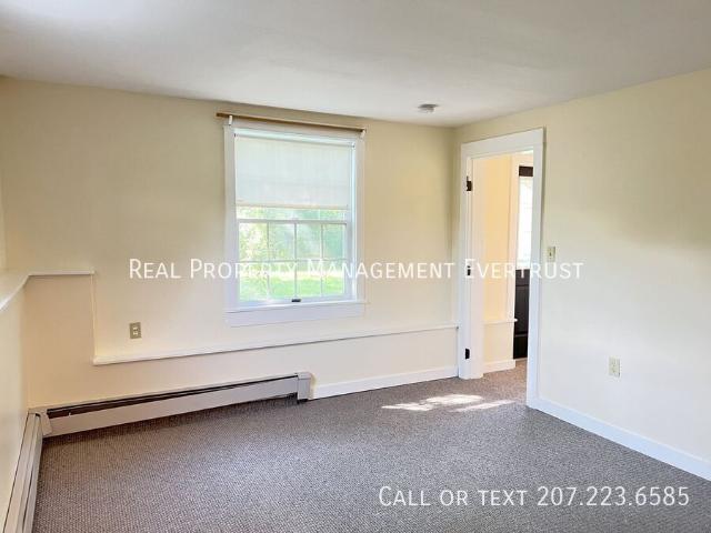 1 BR, 1 BA Apartment 1 Summer Street, Freeport, ME 04032