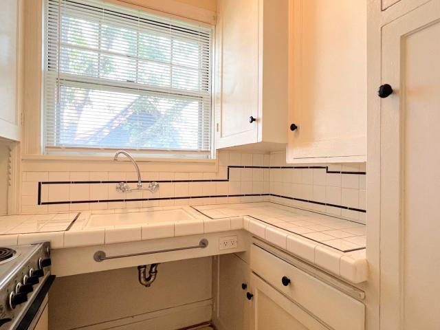 1 BR, 1 BA Apartment 2445 Northwest Northrup Street Unit 203, Portland, OR 97210