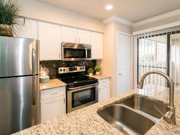 1 BR, 1 BA Apartment 2452 Highway 121 Unit 23 2304, Bedford, TX 76021