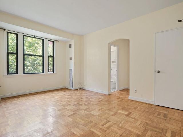 1 BR, 1 BA Apartment 2515 K St NW, Washington, DC 20037