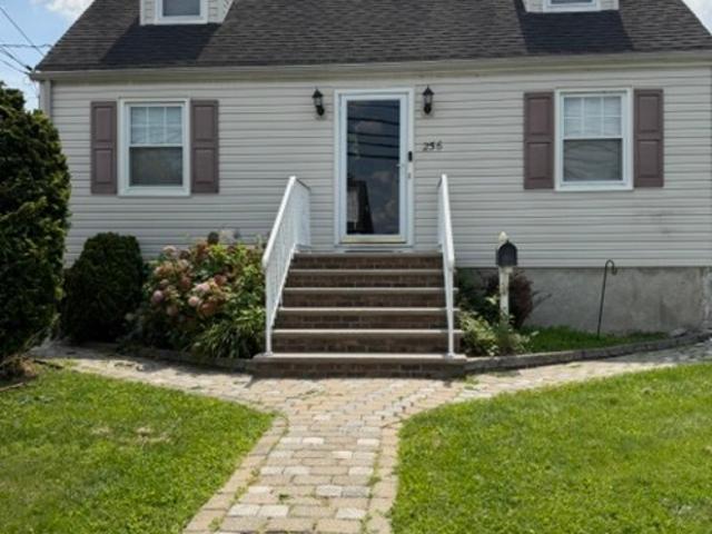 1 BR, 1 BA Apartment 256 Martha Avenue, Unit Upstairs Unit, Elmwood Park, NJ 07407