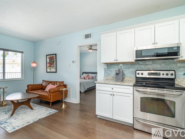 1 BR, 1 BA Apartment 2590 First St, Unit 203, Fort Myers, FL 33901