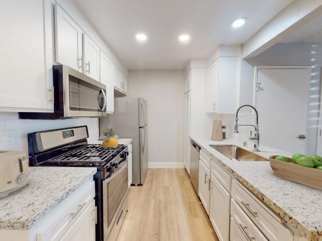 1 BR, 1 BA Apartment 25910 Tournament Road Unit 149, Valencia, CA 91355