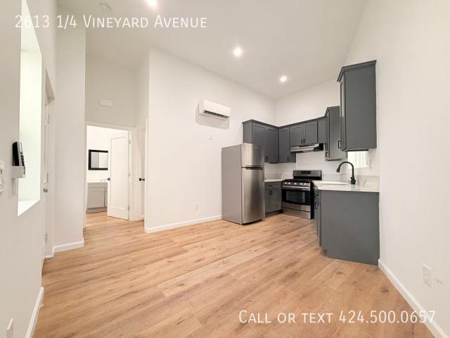 1 BR, 1 BA Apartment 2613 1/4 Vineyard Avenue, Los Angeles, CA 90016