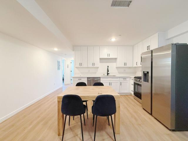 1 BR, 1 BA Apartment 2642 Brighton Avenue Unit 101 201 Private Bathroom, Los Angeles, CA 90018