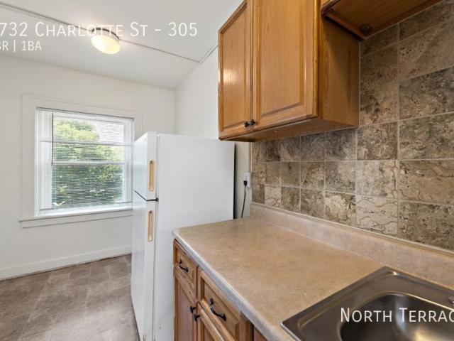 1 BR, 1 BA Apartment 2732 Charlotte St, Kansas City, MO 64109