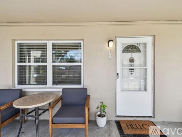 1 BR, 1 BA Apartment 283 104th Avenue, Unit 102, Treasure Island, FL 33706
