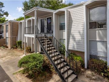 1 BR, 1 BA Apartment 2800 West T C Jester Boulevard Unit 23, Houston, TX 77018